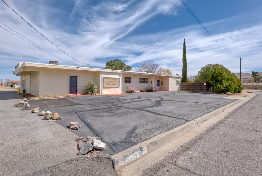 7355 Cherokee Trl, Yucca Valley, CA à vendre - Photo de l’immeuble – Image 3 sur 50