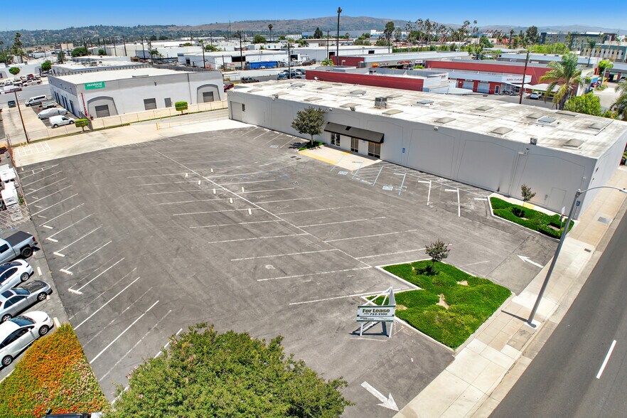 391 E Imperial Hwy, La Habra, CA à louer - Photo de l’immeuble – Image 2 sur 10