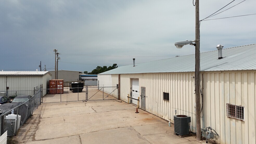 1665 S West St, Wichita, KS à vendre - Photo de l’immeuble – Image 2 sur 11