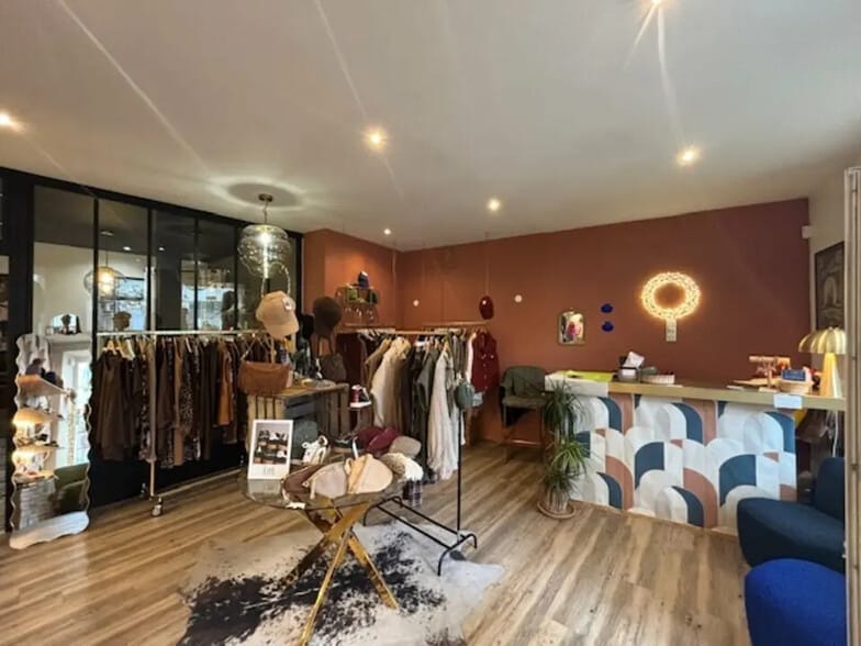 Local commercial dans Saint-Cannat à louer - Photo intérieure – Image 2 sur 5