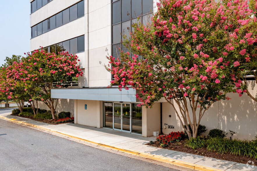 15020 Shady Grove Rd, Rockville, MD à louer - Photo de l’immeuble – Image 3 sur 4