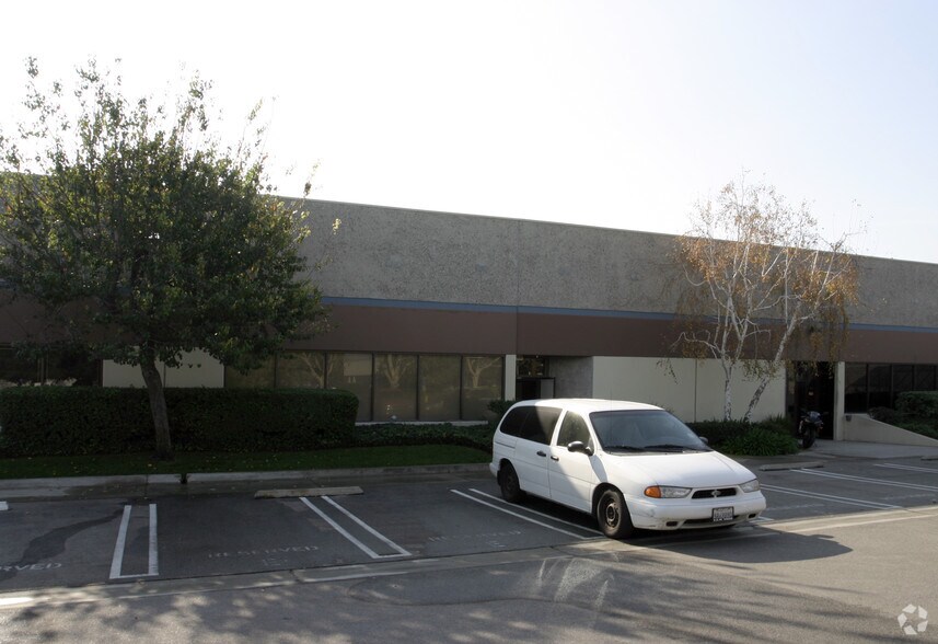 21540 Prairie St, Chatsworth, CA à louer - Photo de l’immeuble – Image 3 sur 12