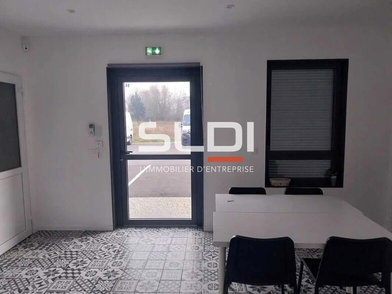 Local d’activités dans Villefontaine à louer - Photo intérieure – Image 3 sur 10