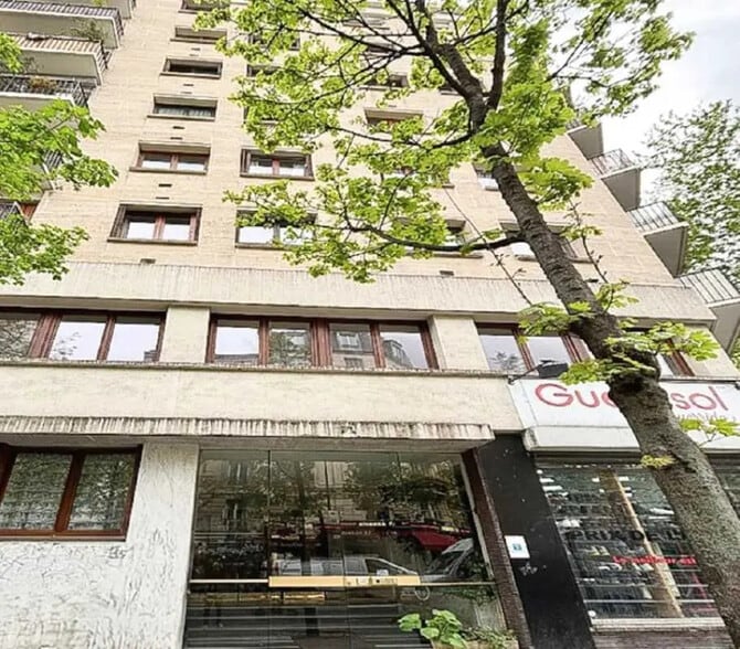 96 Boulevard Barbès, Paris à louer - Photo de l’immeuble – Image 1 sur 6