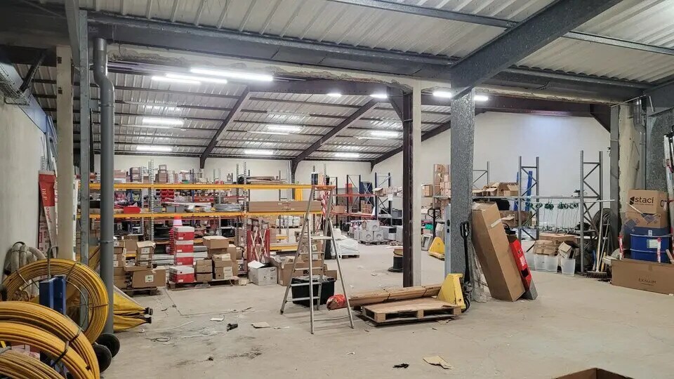 Local d’activités dans Oissel à louer - Photo de l’immeuble – Image 2 sur 13