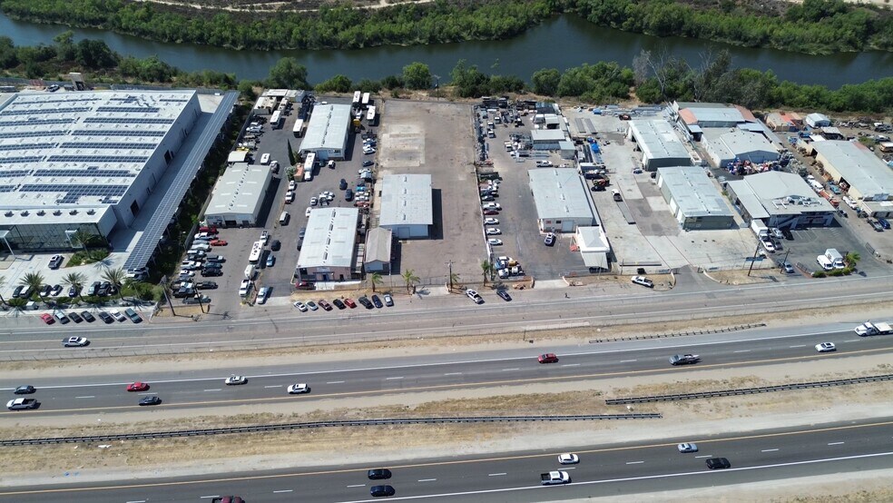11418 Woodside Ave N, Santee, CA à louer - Photo de l’immeuble – Image 3 sur 21