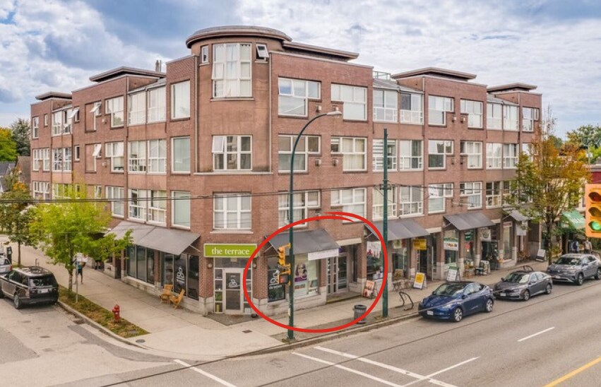 2702-2716 W 4th Ave, Vancouver, BC à vendre - Photo de l’immeuble – Image 2 sur 9
