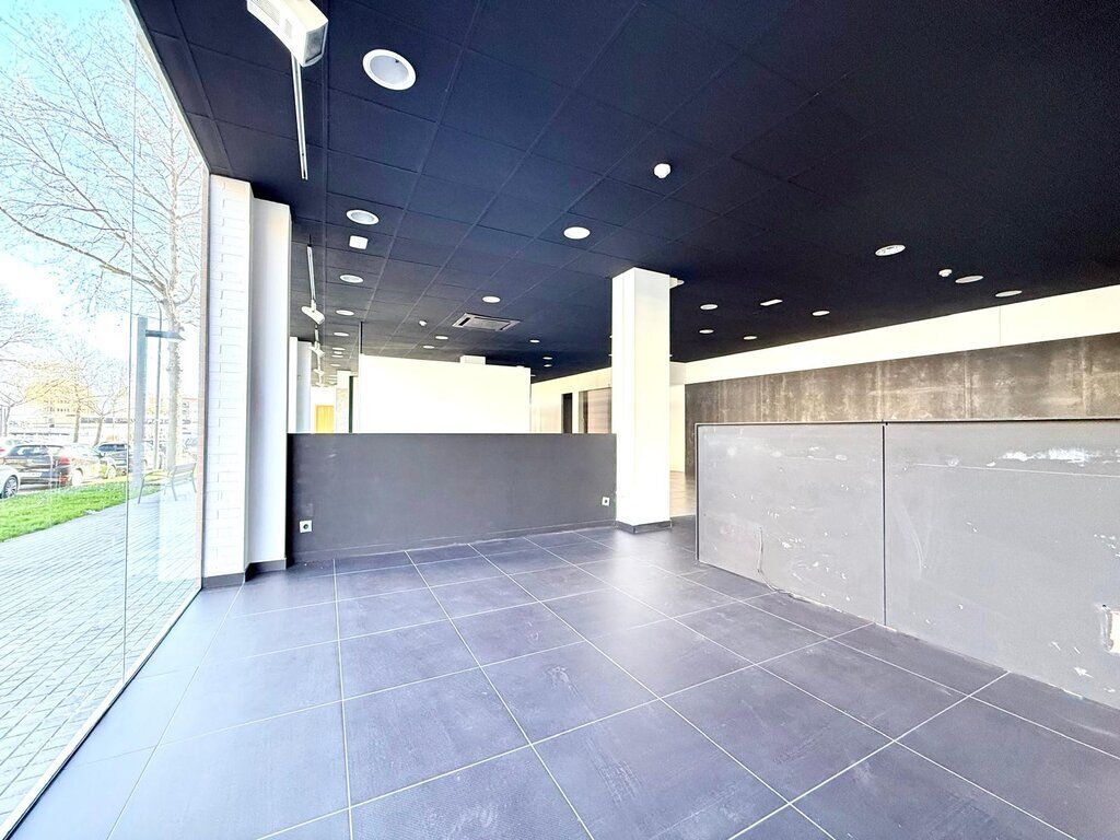 Figueres, GER 17600 - Lot - - - Photo intérieure - Image 1 of 18