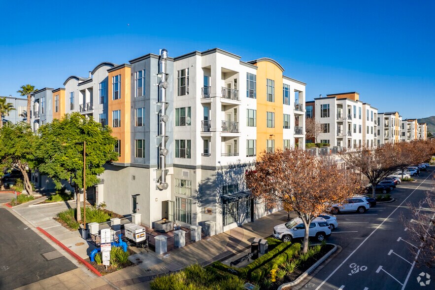 39410 Civic Center Dr, Fremont, CA à louer - Photo de l’immeuble – Image 1 sur 4