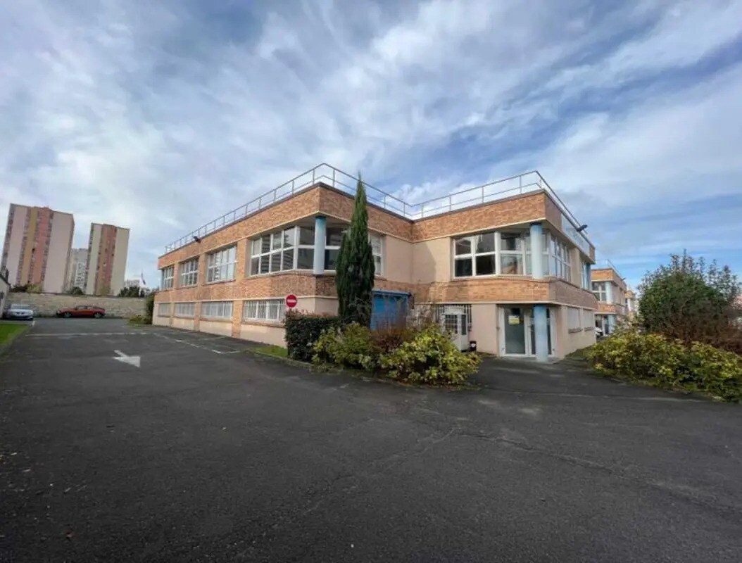 Local d’activités dans Ivry-sur-Seine à louer Photo de l’immeuble– Image 1 sur 9