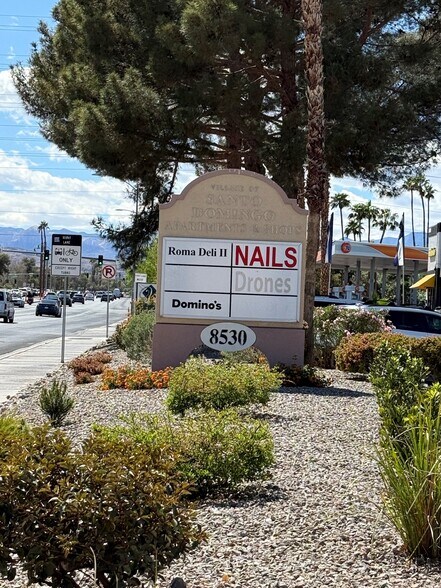 8530 W Sahara Ave, Las Vegas, NV à louer - Photo de l’immeuble – Image 2 sur 2