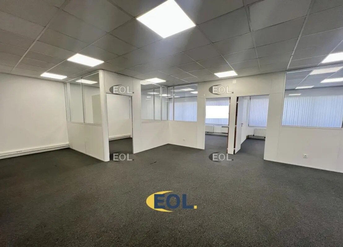 Bureau dans Villepinte à louer Photo de l’immeuble– Image 1 sur 6