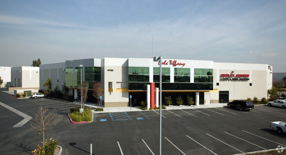 14765 Firestone Blvd, La Mirada, CA à louer - Photo principale – Image 1 sur 4