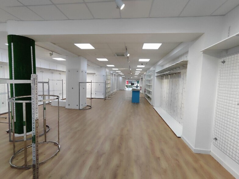 Local commercial dans Granada à louer - Photo intérieure – Image 2 sur 15