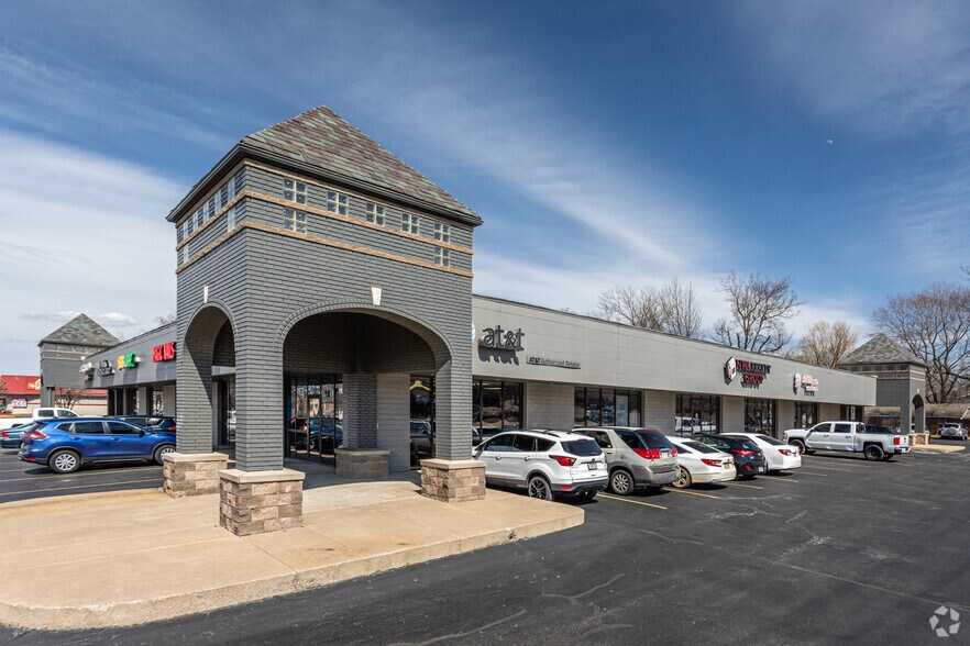 813 W Central Ave, Bentonville, AR à louer - Photo de l’immeuble – Image 1 sur 5