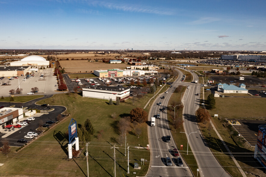 27161 Crossroads Pky, Rossford, OH à louer - Photo de l’immeuble – Image 2 sur 2