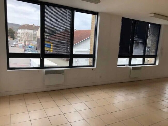 Plus de détails pour Bureau à vendre