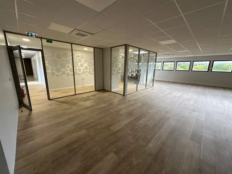 Bureau dans Rillieux-la-Pape à louer - Photo de l’immeuble – Image 1 sur 12
