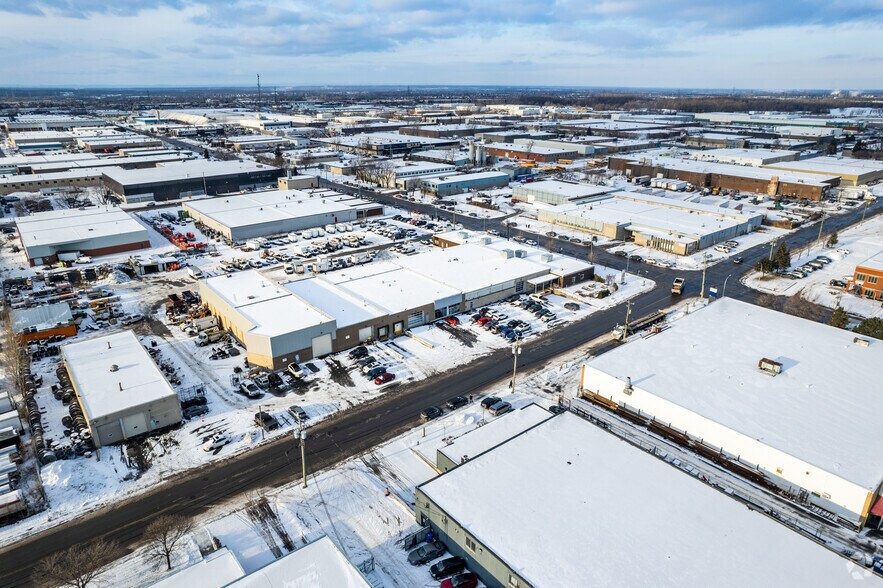 9500 Boul Parkway, Montréal, QC à louer - Aérien – Image 2 sur 4