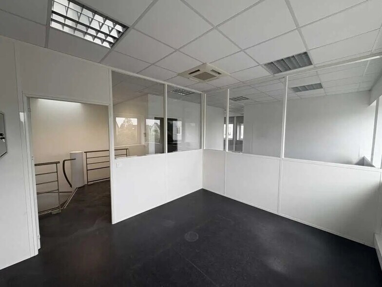Bureau dans Orléans à vendre - Photo de l’immeuble – Image 2 sur 11