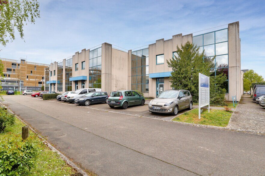 16-28 Rue Panicale, La Verrière à louer - Photo de l’immeuble – Image 2 sur 3