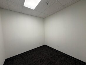 11701 S Belcher Rd, Largo, FL à louer Photo intérieure– Image 2 sur 7