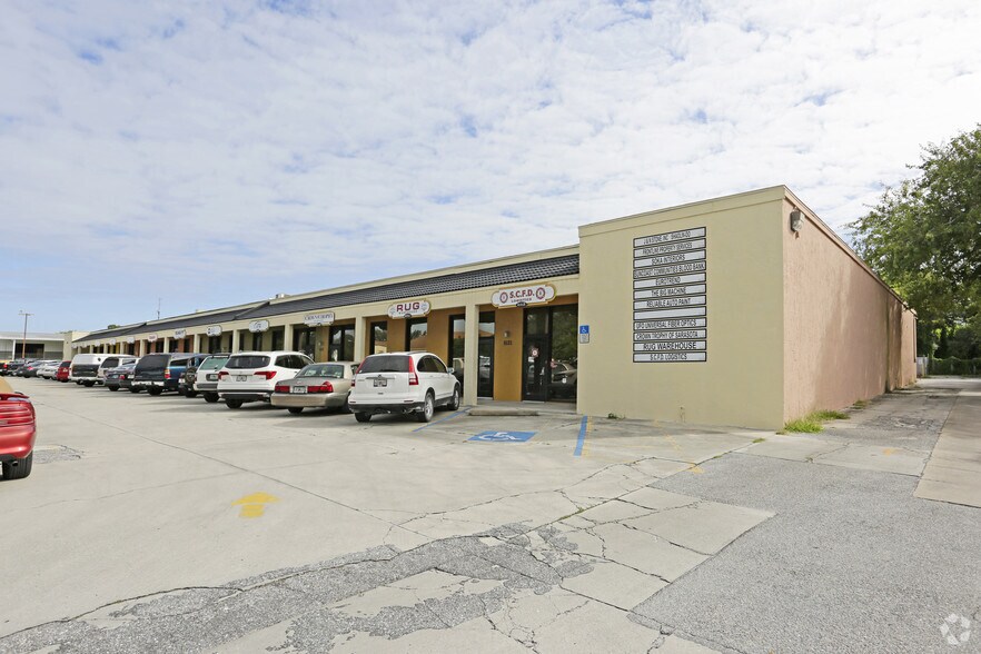 6111-6121 Clark Center Ave, Sarasota, FL à louer - Photo principale – Image 1 sur 30