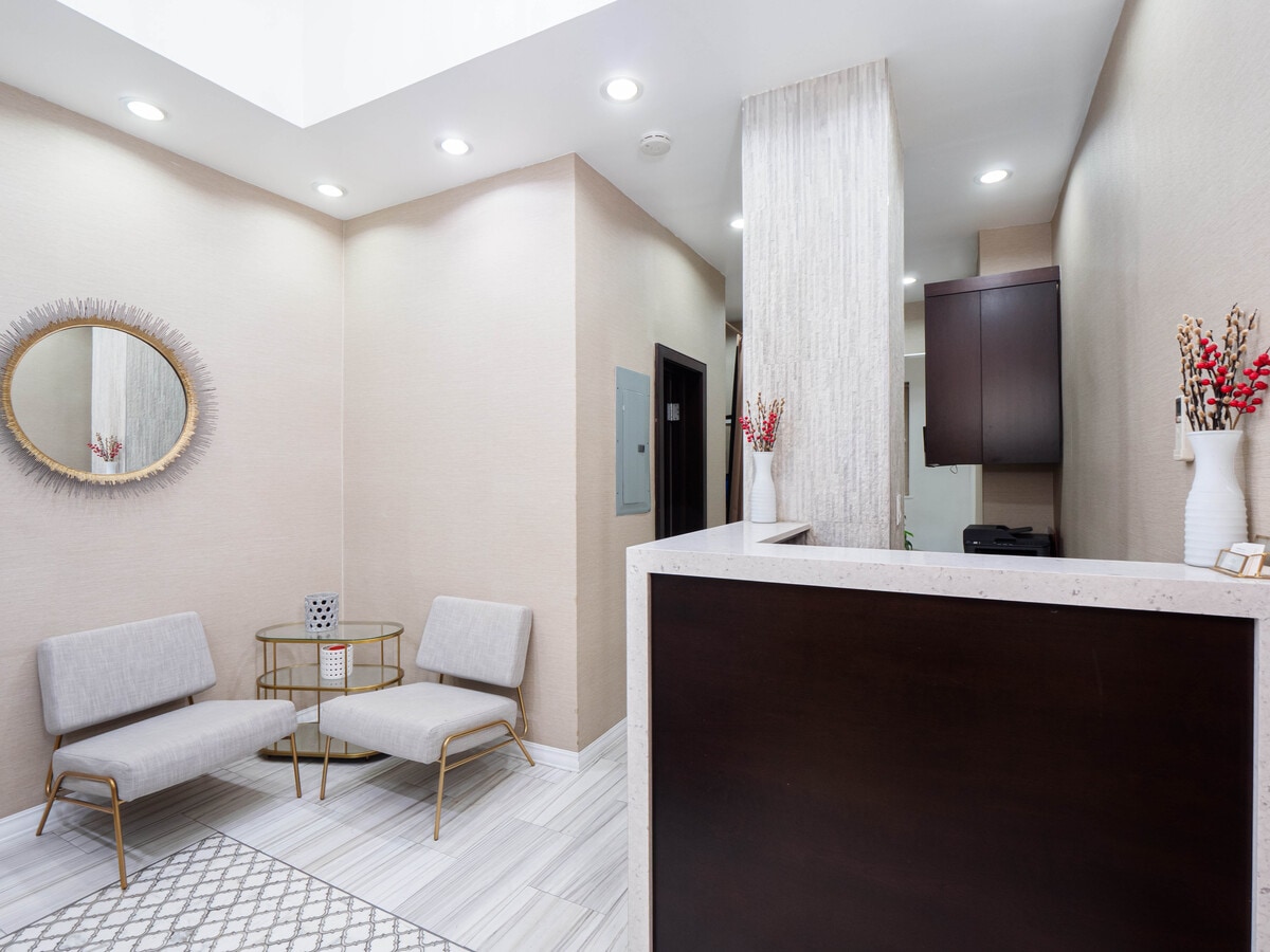 130 E 63rd St, New York, NY 10065 - Lot 1A -  - Photo intérieure - Image 1 of 9