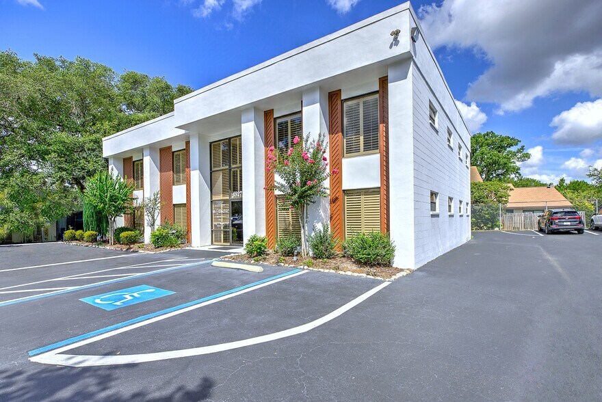4927 Southfork Dr, Lakeland, FL à vendre - Photo de l’immeuble – Image 2 sur 32