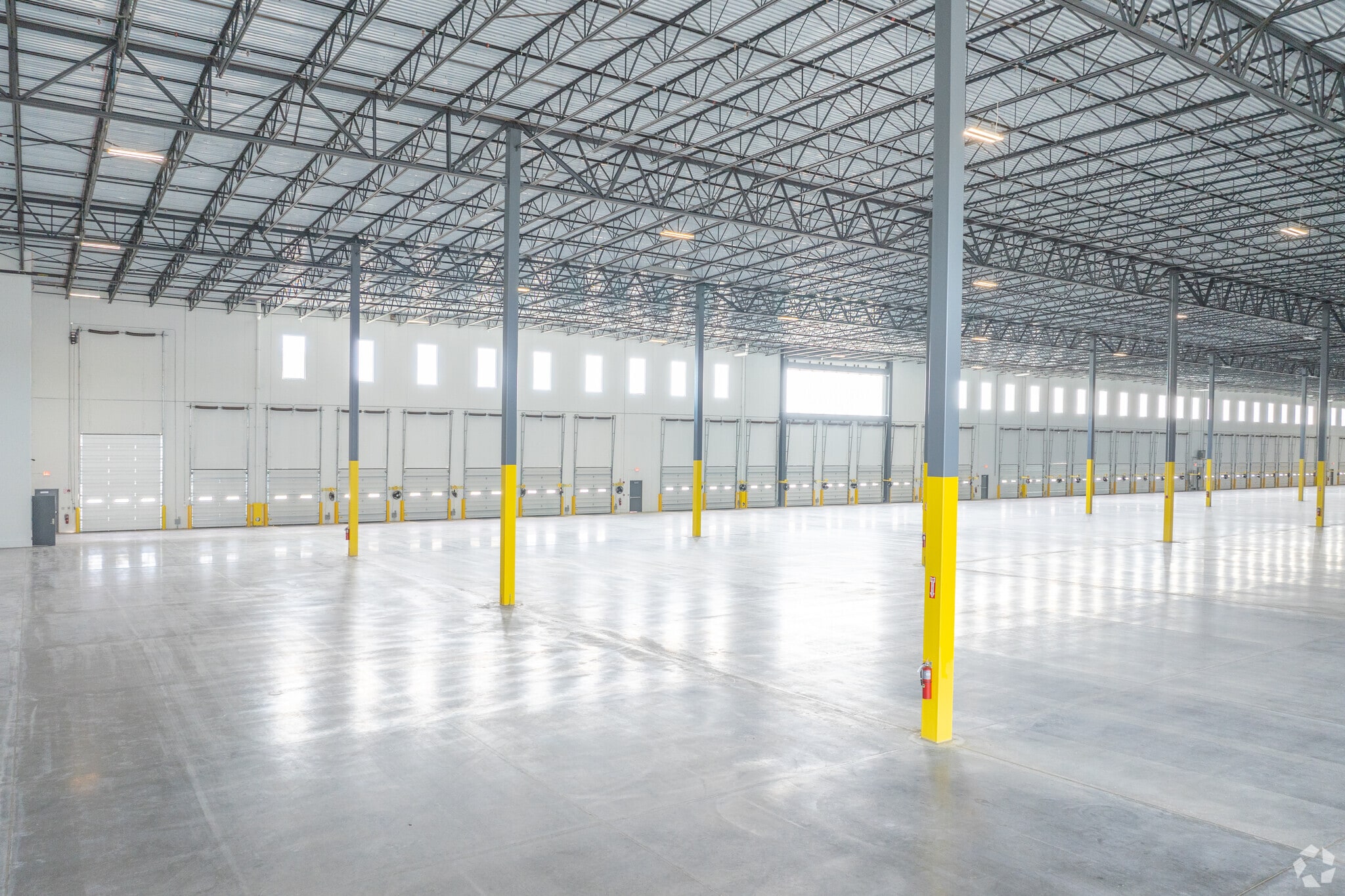 55 Paradise Ln, Bay Shore, NY à louer Photo principale– Image 1 sur 22