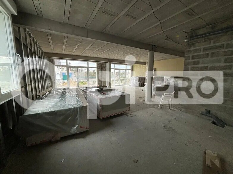 Local commercial dans Compiègne à louer - Photo de l’immeuble – Image 2 sur 6