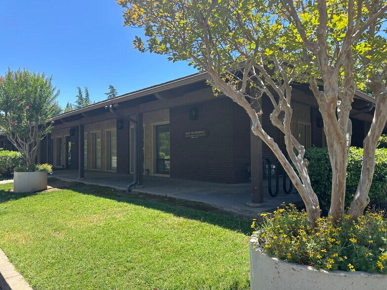 1370 Ridgewood Dr, Chico, CA à vendre - Photo de l’immeuble – Image 3 sur 13