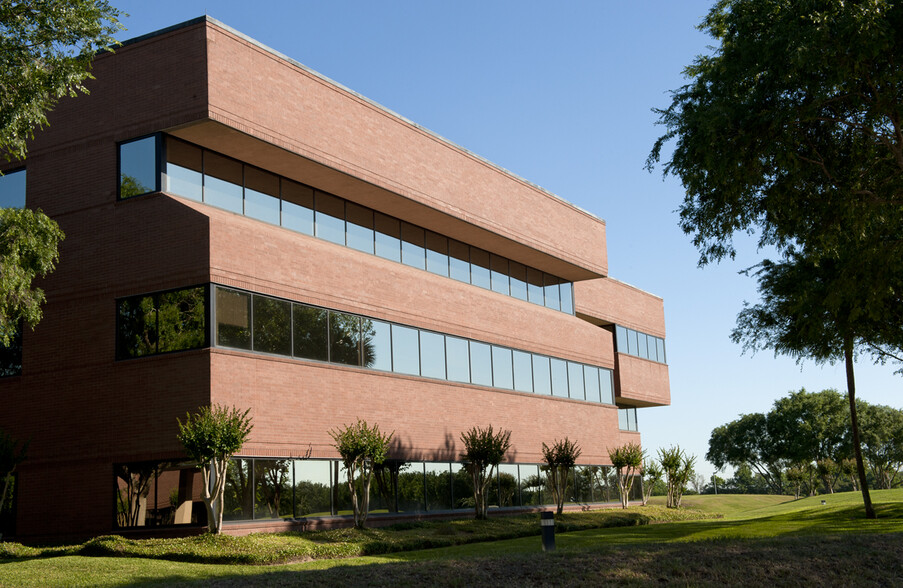 4001 Technology Dr, Angleton, TX à louer - Photo de l’immeuble – Image 3 sur 21