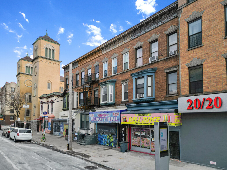962 E 167th St, Bronx, NY à vendre - Photo de l’immeuble – Image 2 sur 3