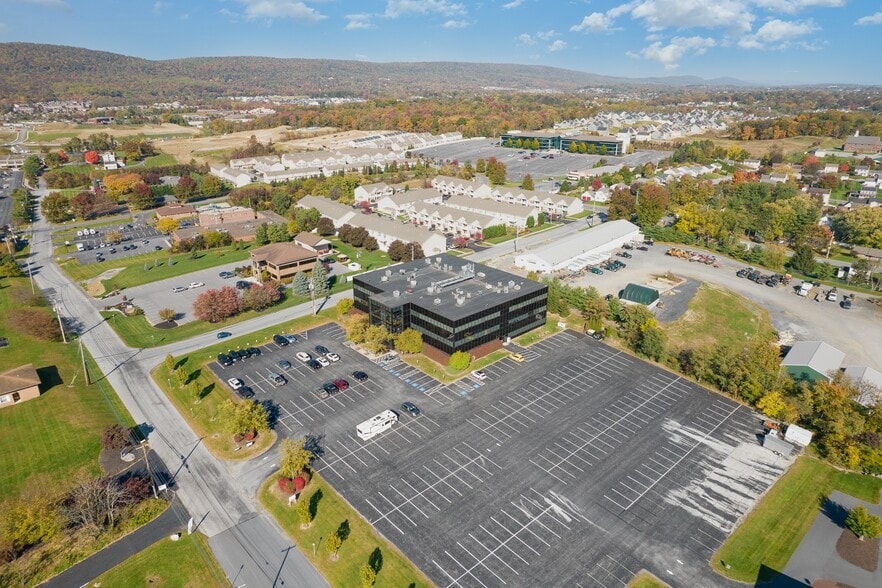 3605 Vartan Way, Harrisburg, PA à louer - Aérien – Image 3 sur 14