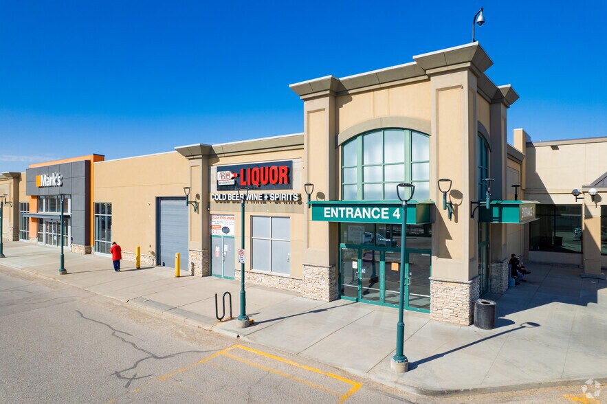 1200 37th St SW, Calgary, AB à louer - Photo de l’immeuble – Image 3 sur 5