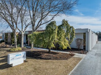 Plus de détails pour 370 Crossways Park Dr, Woodbury, NY - Industriel/Logistique à louer