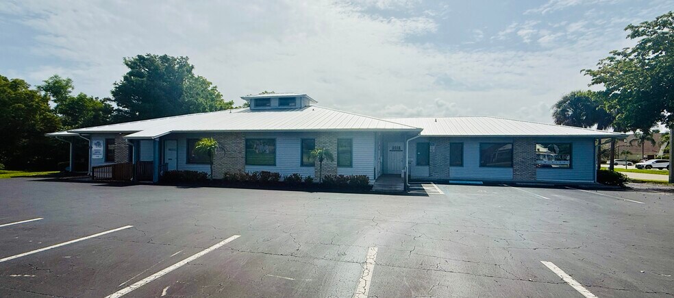 35 Barkley Cir, Fort Myers, FL à vendre - Photo de l’immeuble – Image 3 sur 5