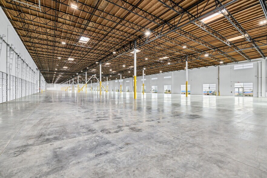 Skyking & Metro Air Pky, Sacramento, CA à louer - Photo de l’immeuble – Image 3 sur 6