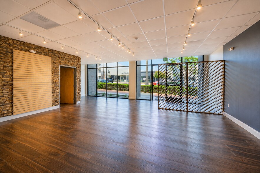 7606 Girard Ave, La Jolla, CA à louer - Photo intérieure – Image 2 sur 61