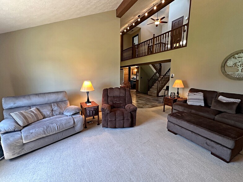 2105 E National Hwy, Washington, IN à vendre - Photo de l’immeuble – Image 3 sur 35