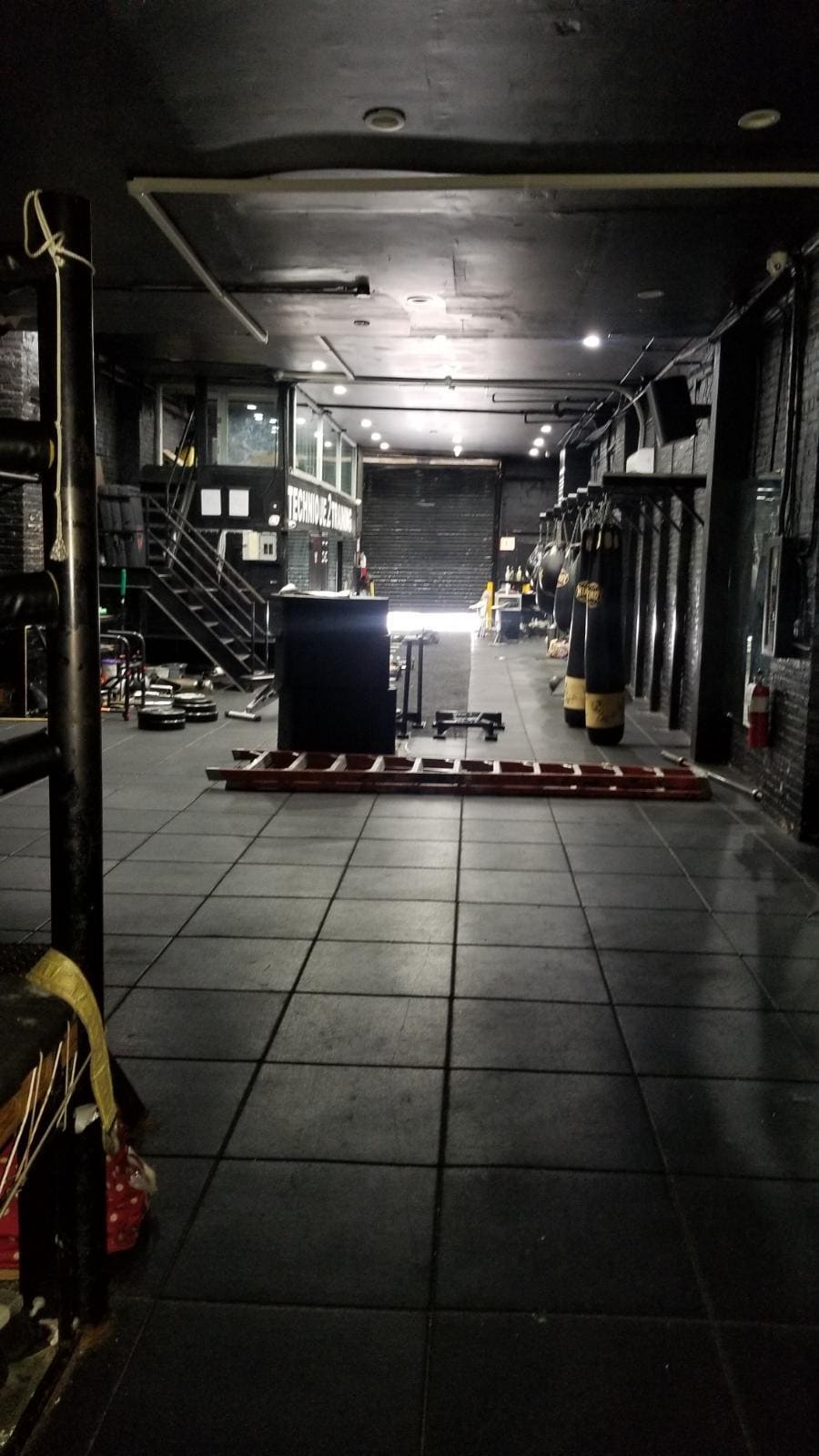 65 Scholes St, Brooklyn, NY à louer Photo intérieure– Image 1 sur 11