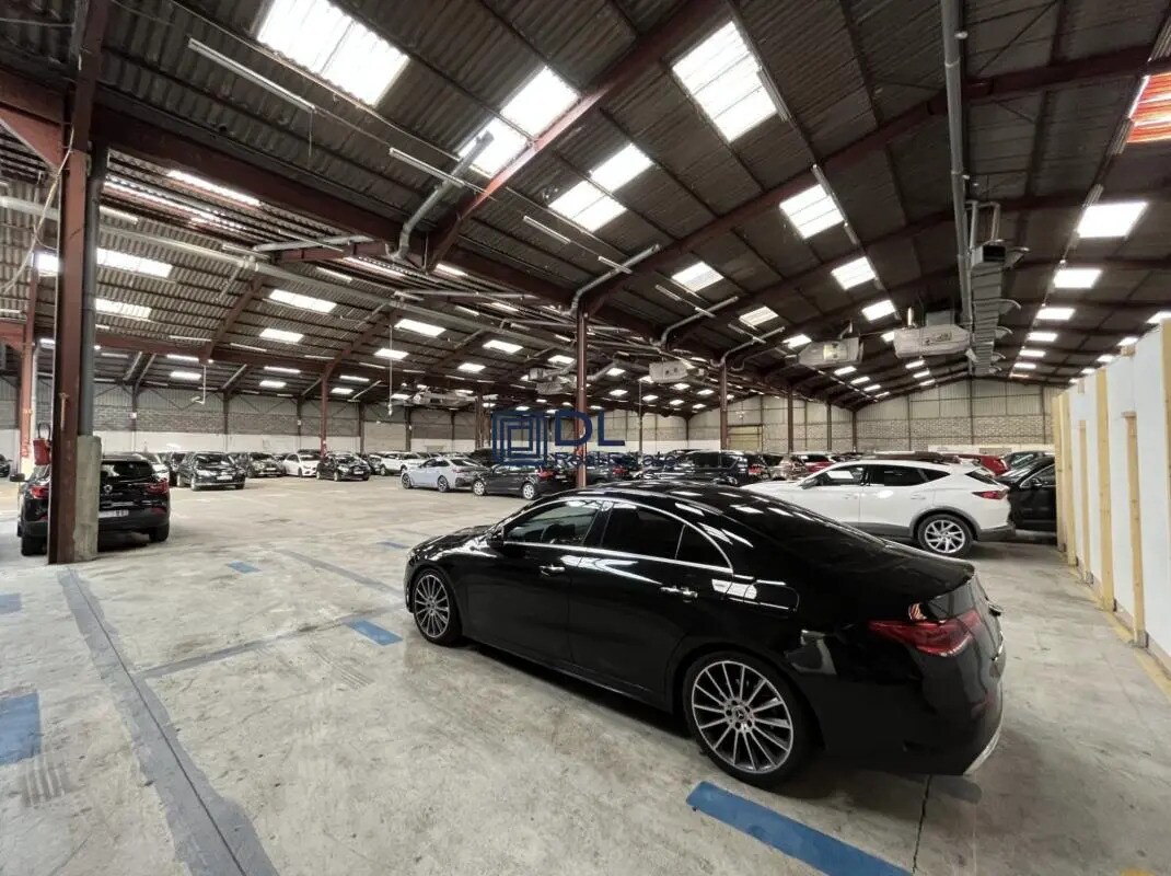 Industriel/Logistique dans Thiverval-Grignon à louer Photo de l’immeuble– Image 1 sur 9