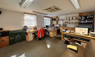 Plus de détails pour 3 Poplar Walk, Caterham - Local d'activités à louer