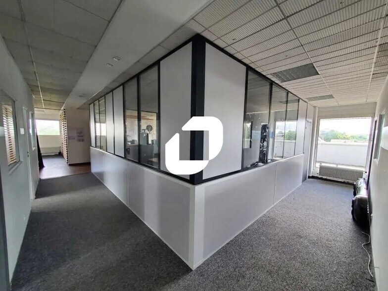 Bureau dans Vitry-sur-Seine à louer - Photo de l’immeuble – Image 2 sur 18