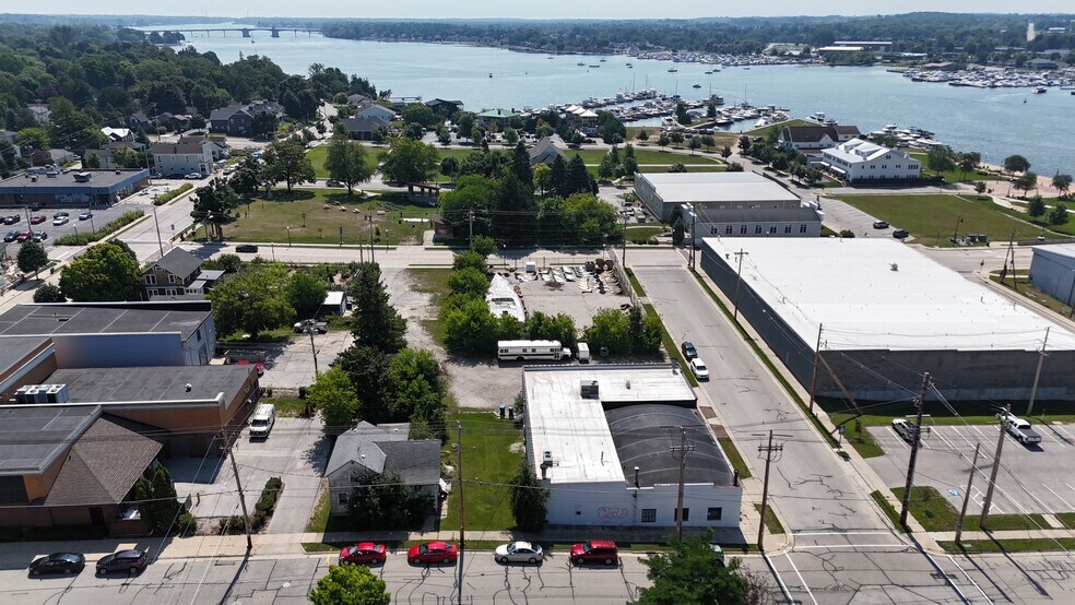 110 S 2nd Ave, Sturgeon Bay, WI à vendre - Aérien – Image 1 sur 13