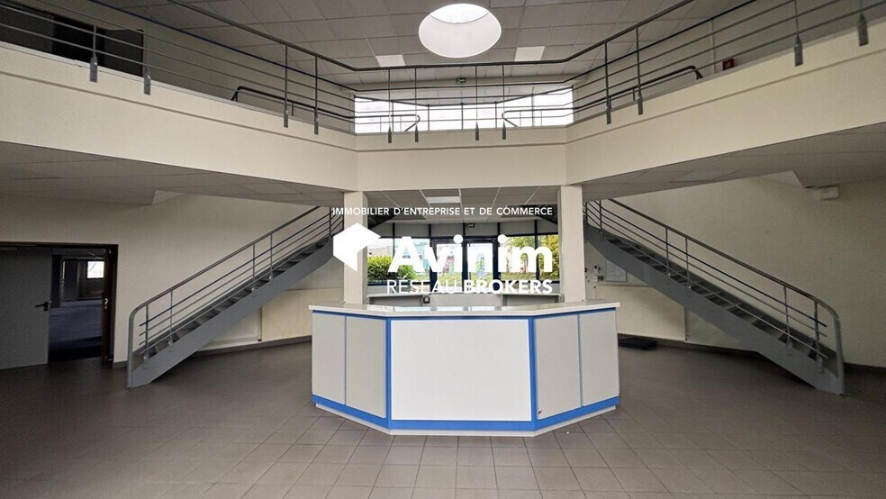 Bureau dans Montivilliers à vendre - Hall d’entrée – Image 2 sur 10