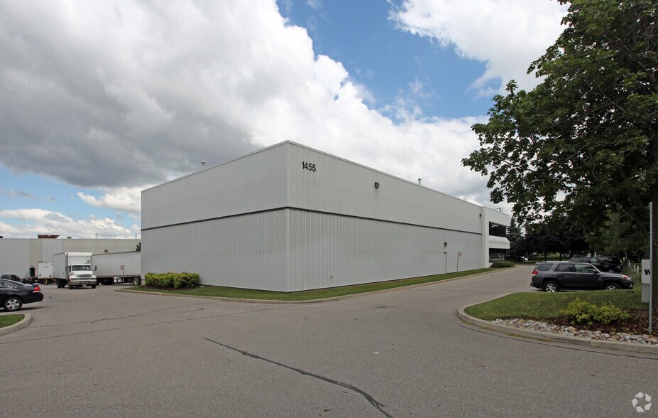 1455 Courtneypark Dr E, Mississauga, ON à louer - Photo de l’immeuble – Image 3 sur 3