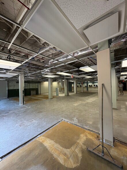 2217 E Franklin St, Richmond, VA à louer - Photo de l’immeuble – Image 3 sur 4