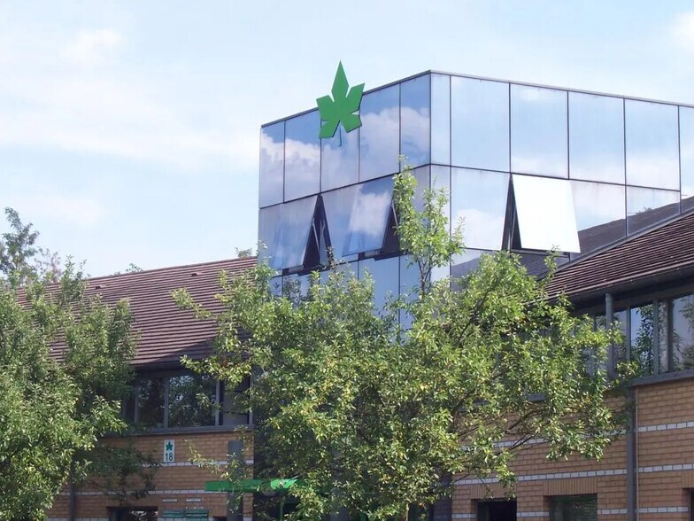 Bureau dans Champs-sur-Marne à louer - Photo de l’immeuble – Image 1 sur 7